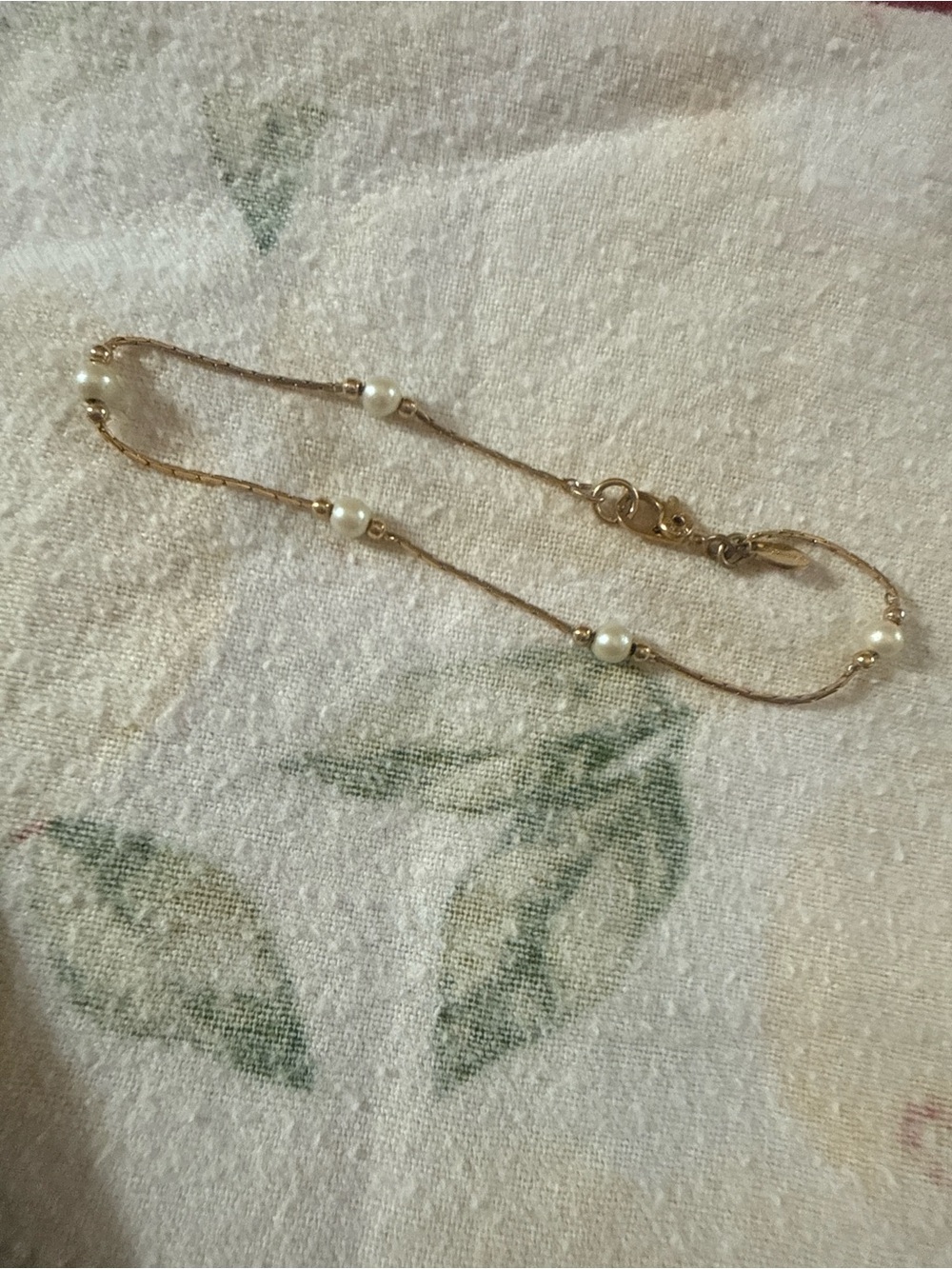Delicate vintage Gold Pearl Monet Station Bracelet